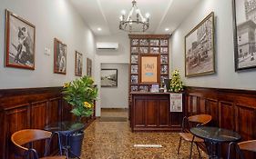Sans Hotel Empress Simpang Lima